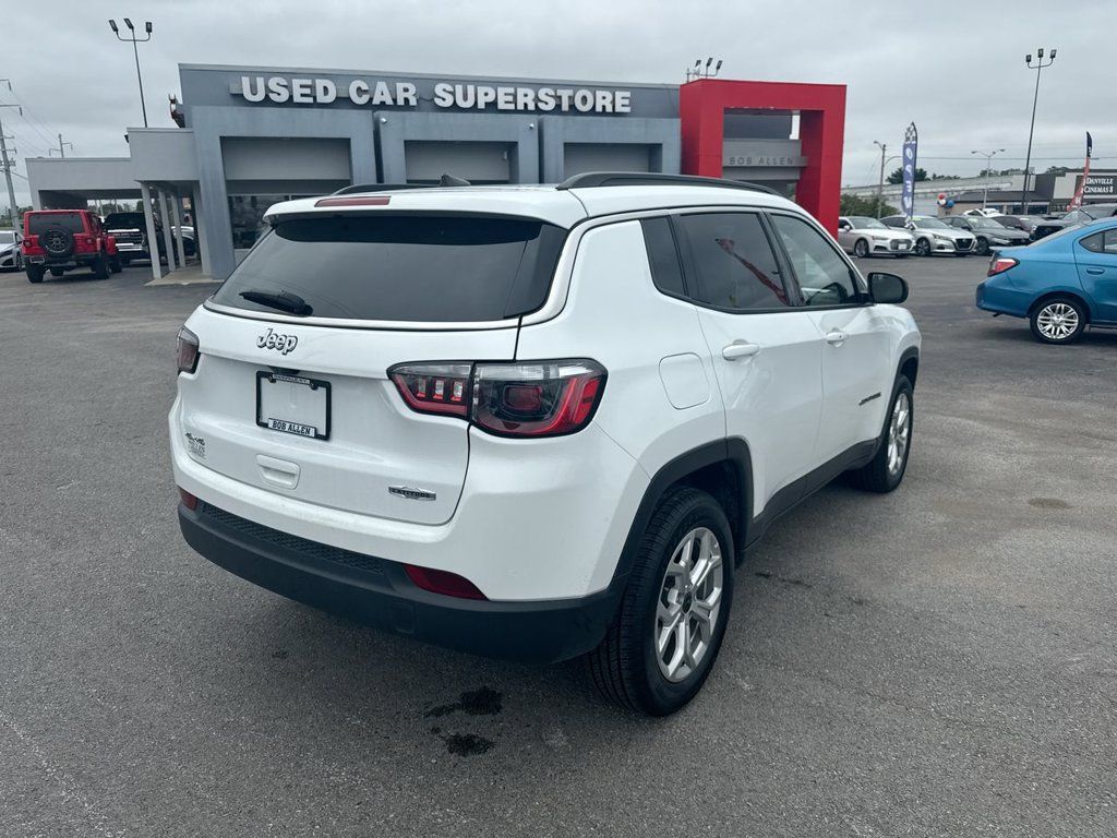 Used 2025 Jeep Compass Latitude w/ Sun & Sound Group AWD/4WD image 13