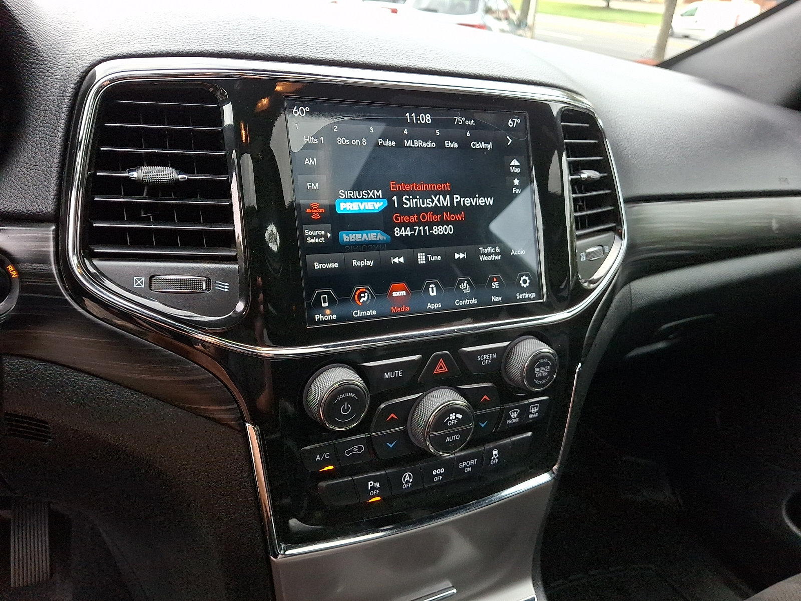 Used 2021 Jeep Grand Cherokee Laredo X AWD/4WD image 23