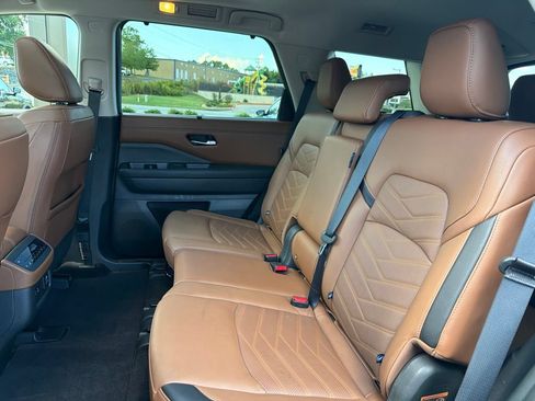 Used 2024 Nissan Pathfinder Platinum w/ Cargo Package AWD/4WD image 26