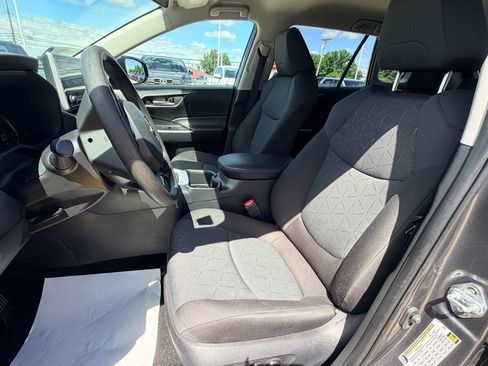 Used 2025 Toyota RAV4 XLE AWD/4WD image 9