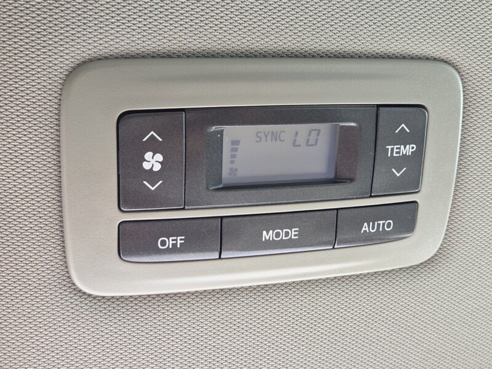 Used 2017 Toyota Sienna XLE Premium FWD image 17