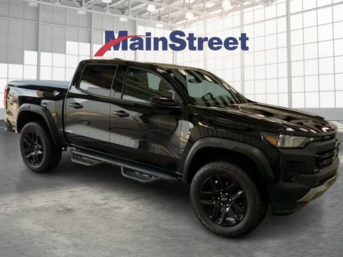 Used 2023 Chevrolet Colorado Trail Boss w/ Technology Package image 7