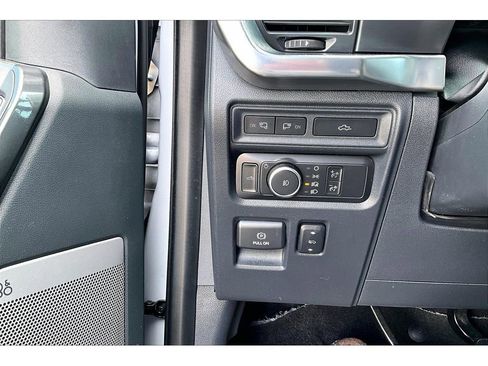 Used 2021 Ford F150 Lariat w/ Equipment Group 502A High image 17