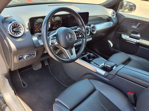 Used 2023 Mercedes-Benz GLB 250 4MATIC w/ Premium Package image 23