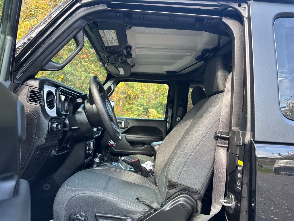 Used 2025 Jeep Wrangler Sport AWD/4WD image 8