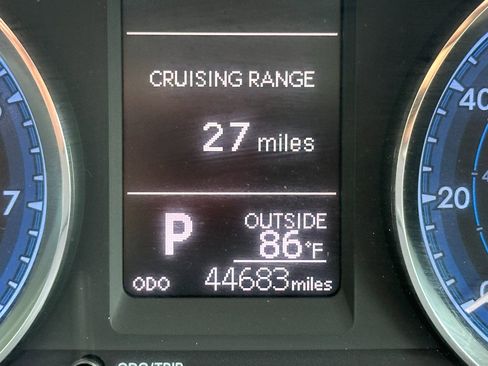 Used 2018 Toyota Corolla LE image 30