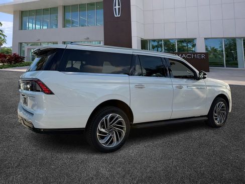 New 2026 Lincoln Navigator L Premier AWD/4WD image 7