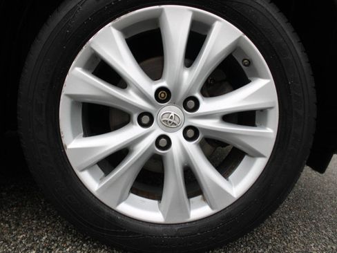 Used 2015 Toyota RAV4 Limited w/ Technology Package AWD/4WD image 21