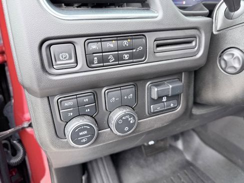 Used 2022 Chevrolet Suburban Z71 w/ Off-Road Capability Package image 17