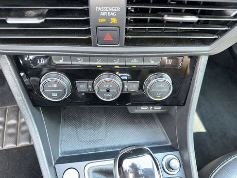 Used 2024 Volkswagen Jetta SE FWD image 21