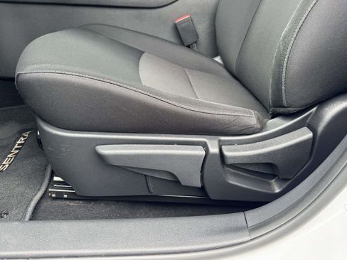 Used 2025 Nissan Sentra SV FWD image 19