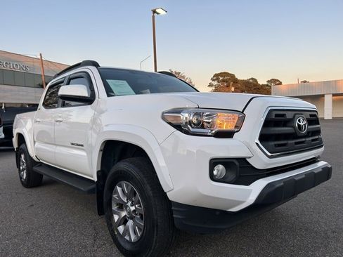 Used 2017 Toyota Tacoma SR5 image 2