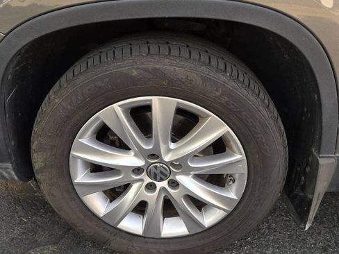 Used 2009 Volkswagen Tiguan S image 11