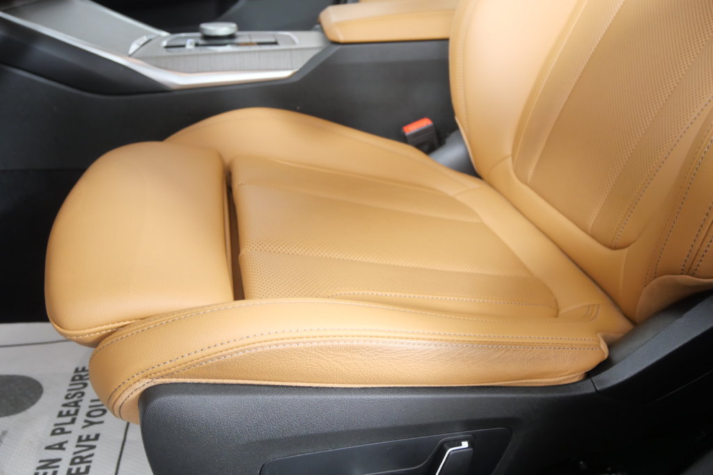 Certified 2026 BMW 330i Sedan RWD image 10