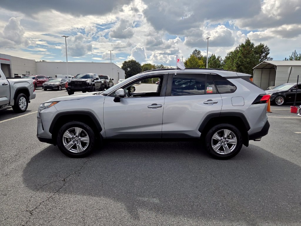 Certified 2022 Toyota RAV4 XLE FWD image 4