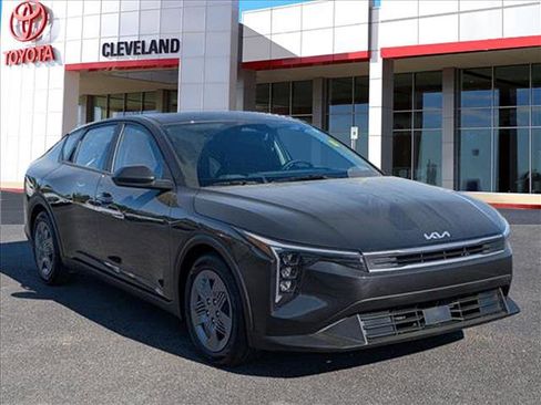Used 2025 Kia K4 LX image 1