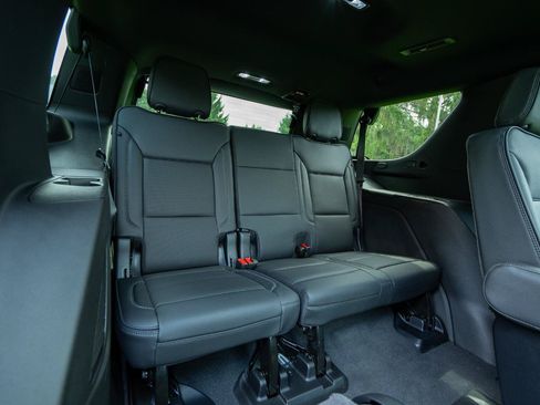 Used 2025 GMC Yukon Denali w/ Denali Reserve Package AWD/4WD image 28