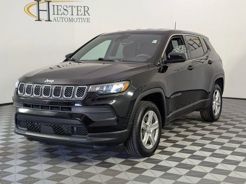 Used 2023 Jeep Compass Sport image 4