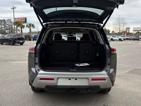 Certified 2025 Nissan Pathfinder Platinum w/ Cargo Package FWD image 6
