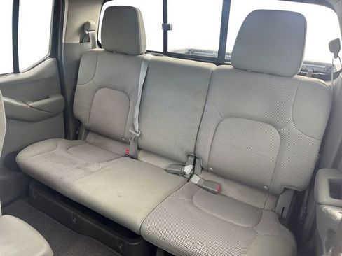 Used 2019 Nissan Frontier SV image 16