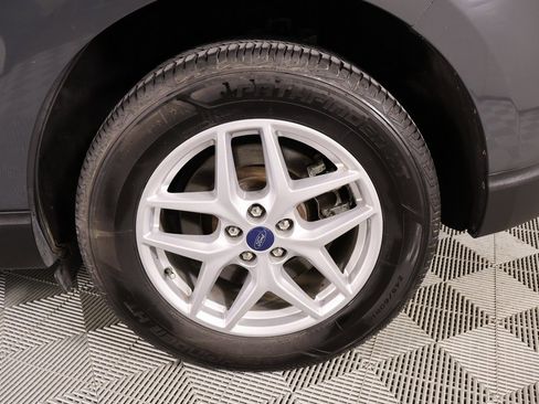 Used 2021 Ford Edge SE image 18