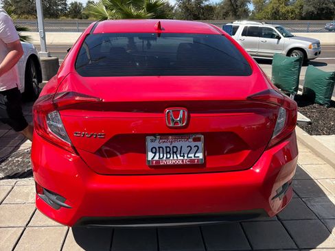 Used 2018 Honda Civic EX image 2