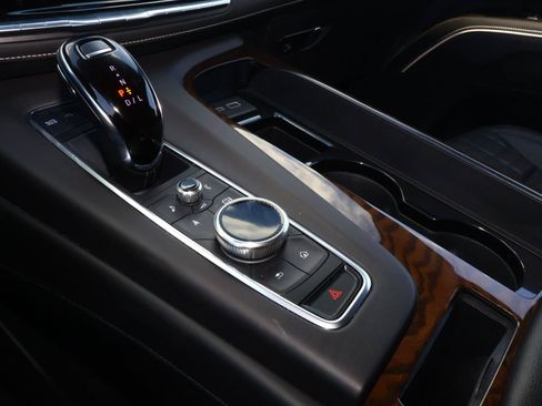 Certified 2024 Cadillac Escalade ESV Premium Luxury Platinum AWD/4WD image 34