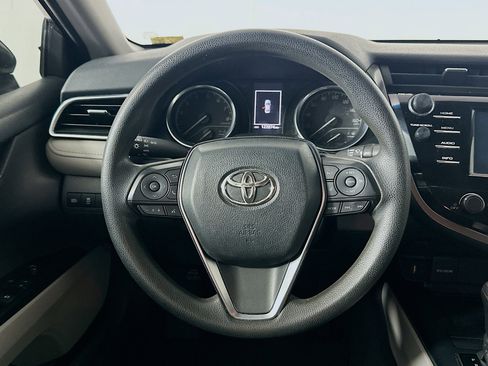 Used 2018 Toyota Camry LE image 17