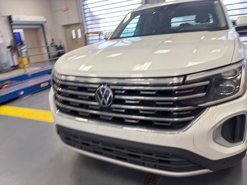 Used 2024 Volkswagen Atlas SEL image 5