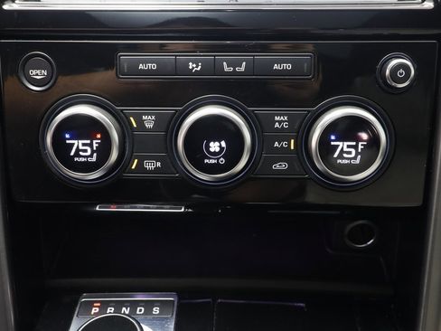 Used 2018 Land Rover Discovery HSE Luxury image 12