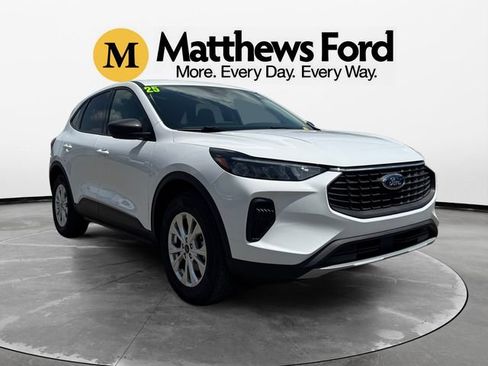 Used 2025 Ford Escape Active AWD/4WD image 8