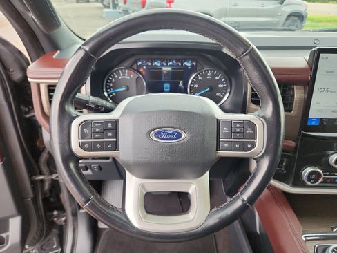 Used 2023 Ford Expedition Limited image 18