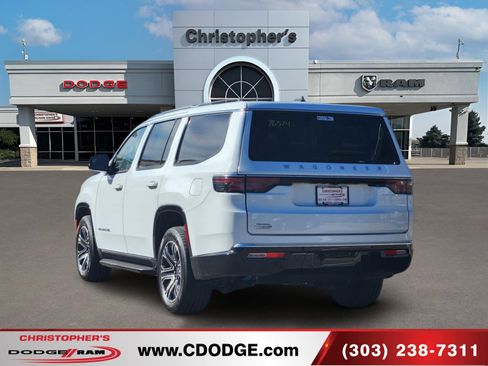 Used 2025 Jeep Wagoneer 4WD image 5