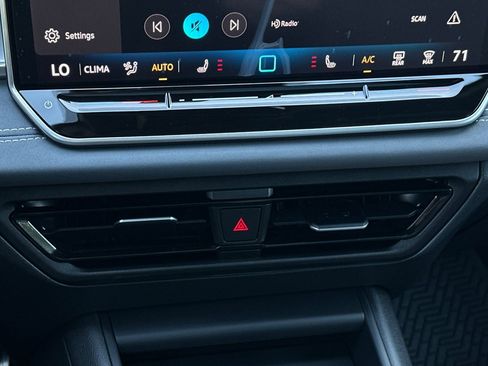New 2026 Volkswagen Tiguan SE R-Line FWD image 18