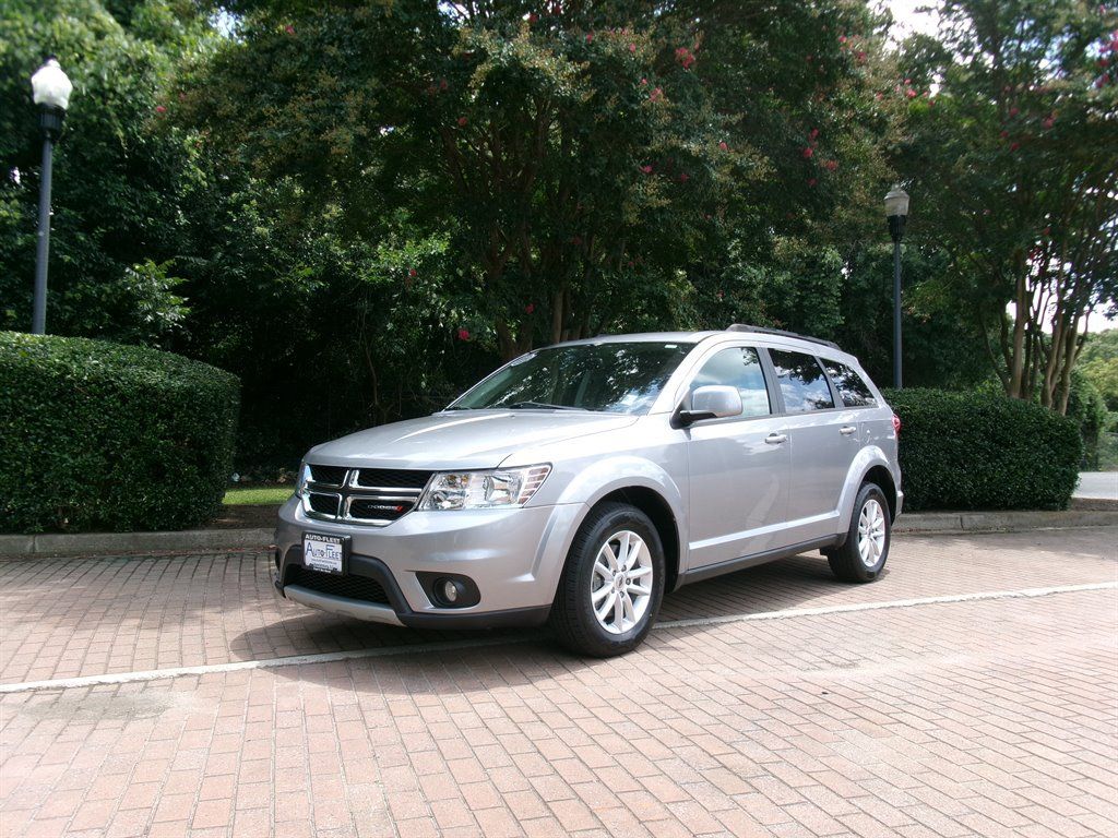 Used 2018 Dodge Journey SXT w/ Safe & Sound Group FWD image 1