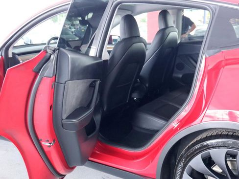 Used 2023 Tesla Model Y Performance AWD/4WD image 30