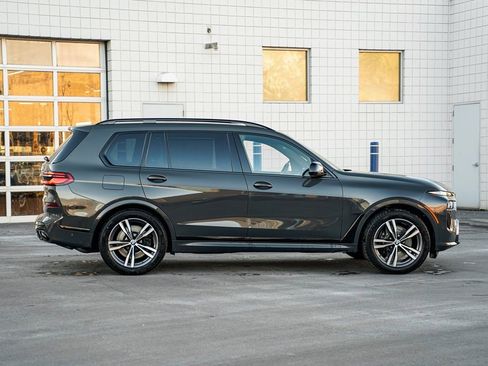 Used 2025 BMW X7 M60i image 4
