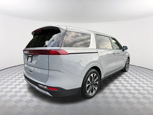 Used 2024 Kia Carnival EX FWD image 5