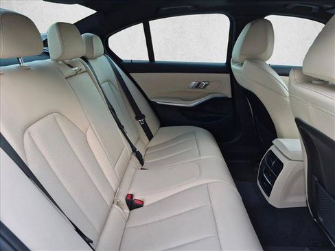 Used 2023 BMW 330i Sedan w/ M Sport Package RWD image 17