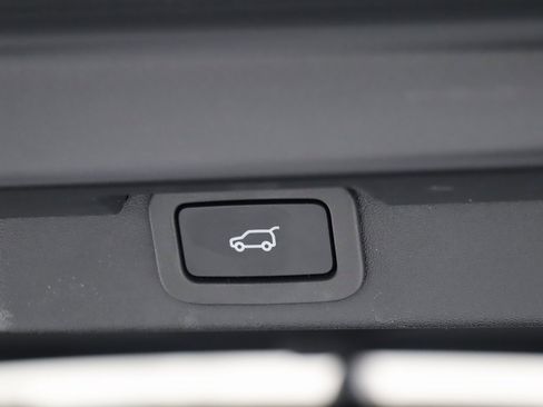 Used 2018 Land Rover Discovery HSE Luxury image 42