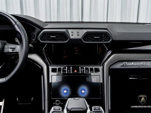 Used 2024 Lamborghini Urus S image 40