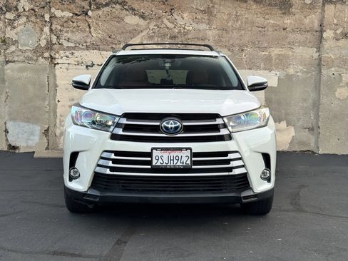 Used 2019 Toyota Highlander Limited FWD image 9
