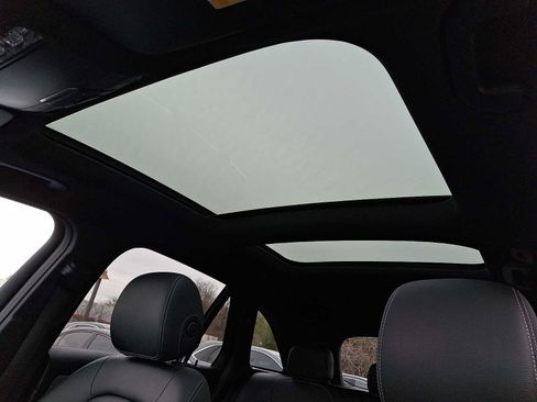 Used 2019 Mercedes-Benz GLC 300 4MATIC image 8