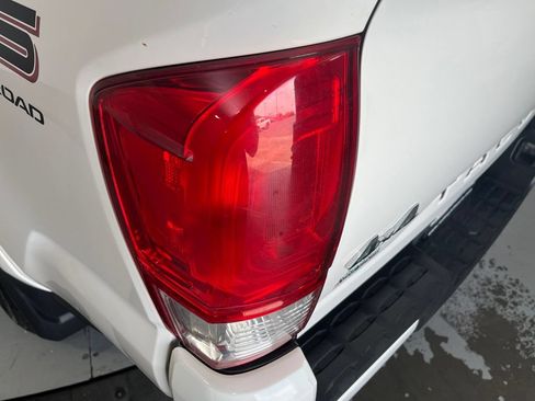 Used 2016 Toyota Tacoma SR5 AWD/4WD image 43