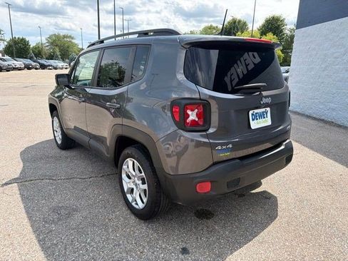 Used 2017 Jeep Renegade Latitude w/ Popular Equipment Group AWD/4WD image 3