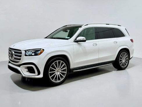 Used 2025 Mercedes-Benz GLS 580 4MATIC image 9