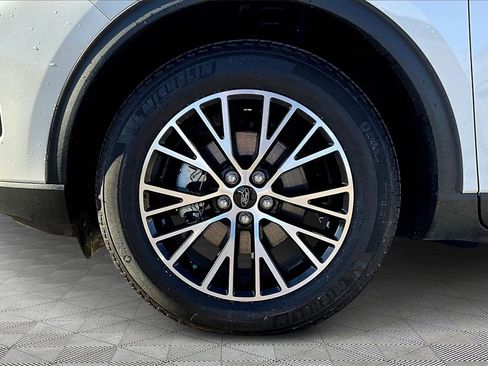 Used 2023 Ford Escape SE image 9