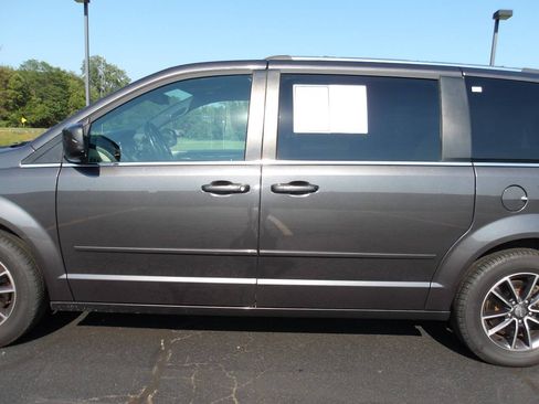 Used 2017 Dodge Grand Caravan SXT FWD image 30