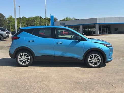 New 2027 Chevrolet Bolt LT w/ Comfort Package FWD image 4