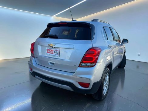 Used 2017 Chevrolet Trax LT FWD image 3